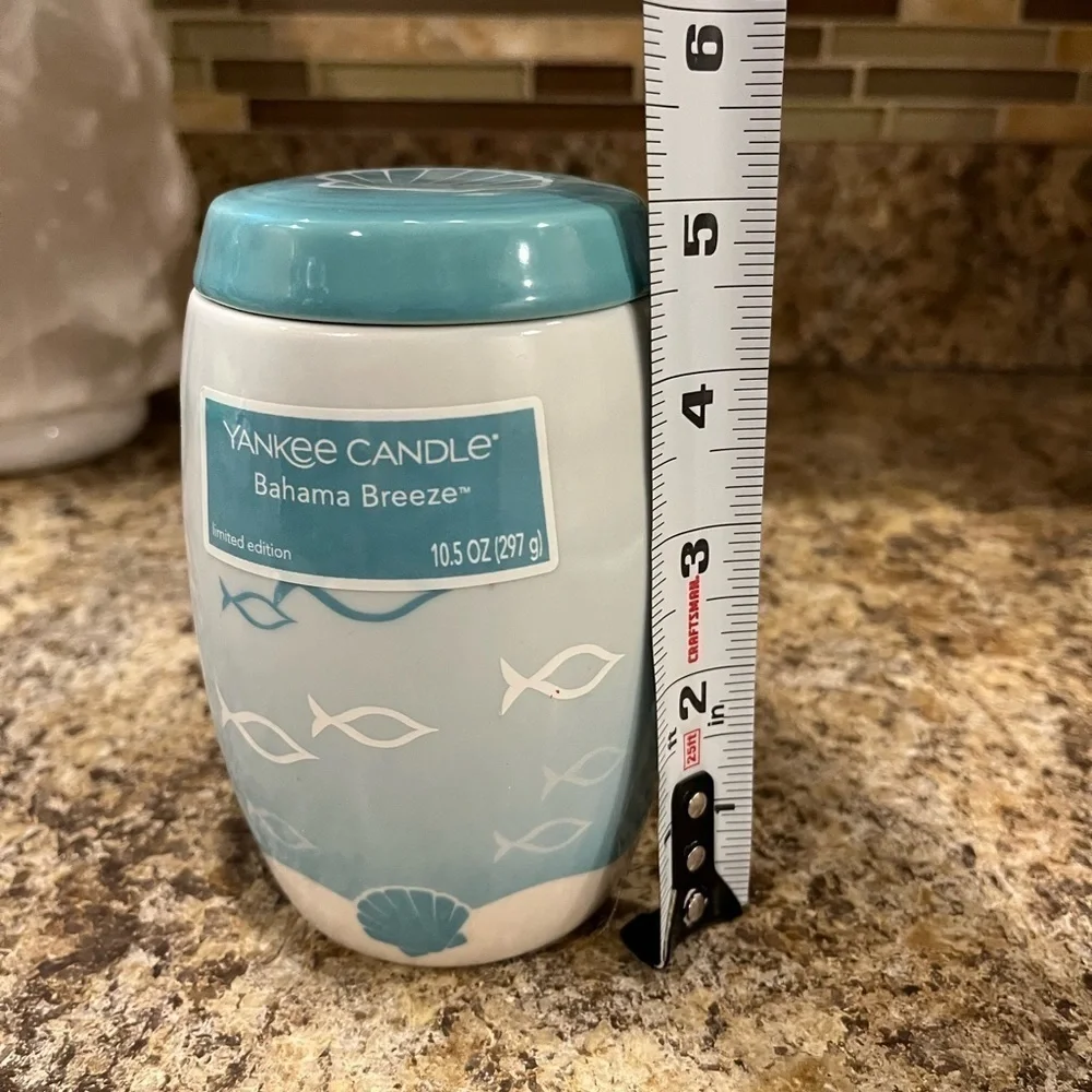 NEW Yankee Candle Bahama Breeze Blue Candle in Ocean Themed Collectable Jar